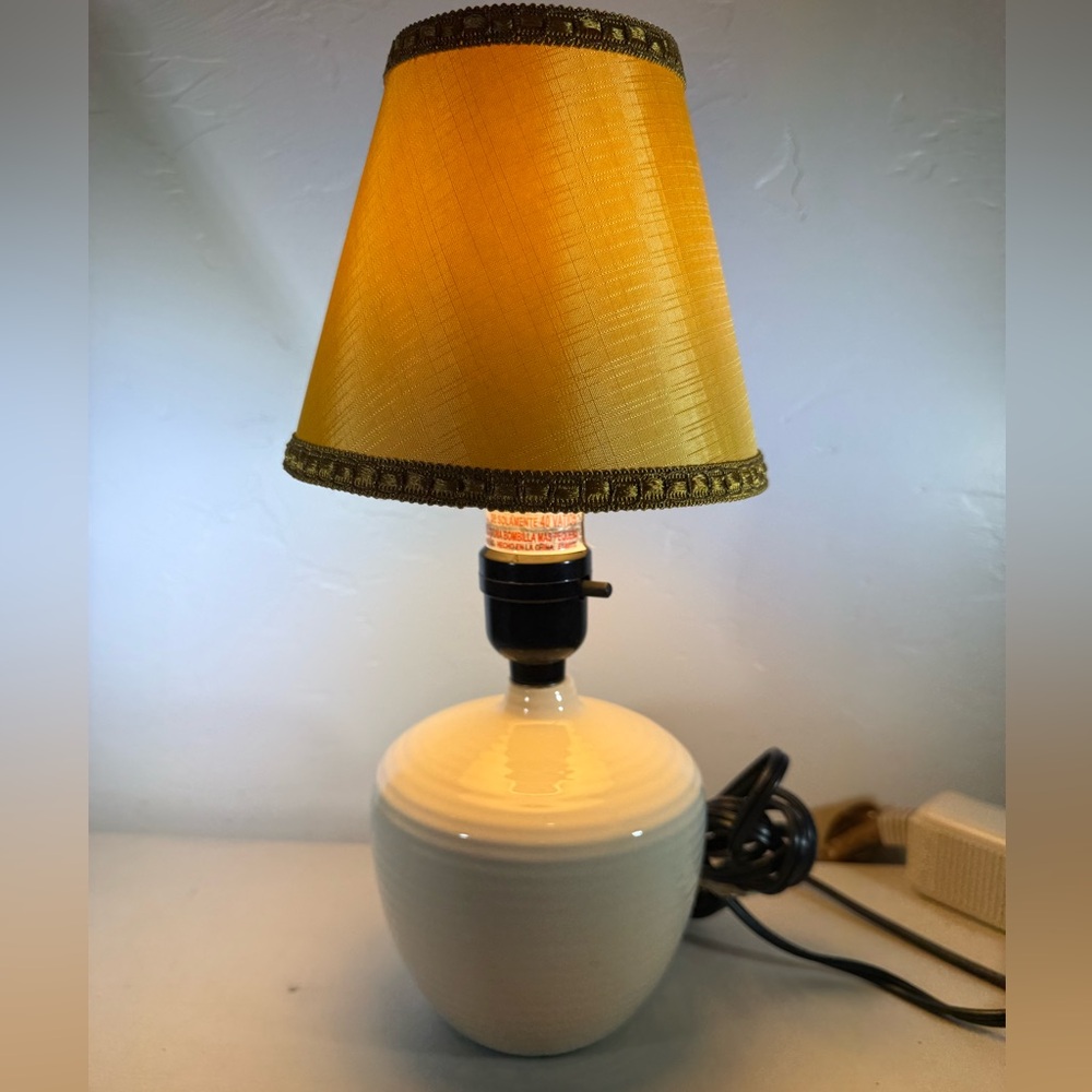 Vintage Cream Beige Table Lamp Accent Ceramic ~12" Tall Decor Gold Shade
